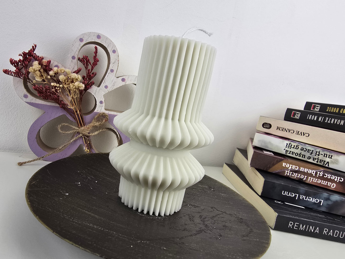 Lumânare handmade „Cercuri de Lumină” – Design minimalist și rafinat