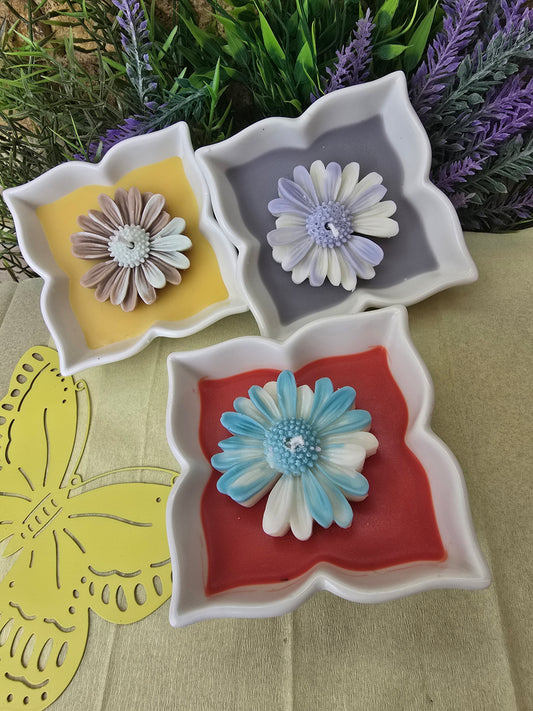Lumânare handmade „Floare de Lumină” în ceramică – Eleganță naturală