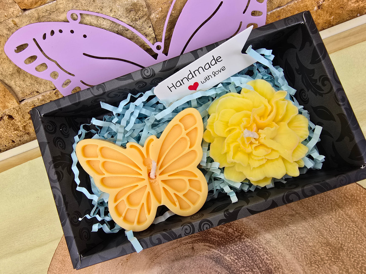 Set Cadou Lumânări Personalizate Handmade – „Fluture și Floare”
