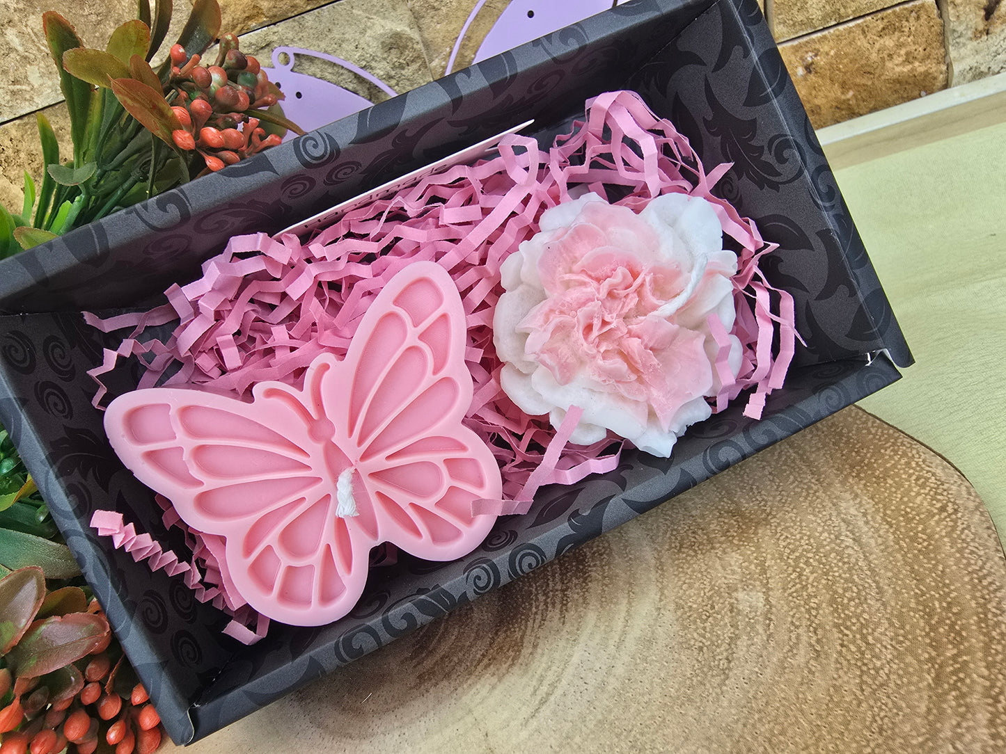 Set Cadou Lumânări Personalizate Handmade – „Fluture și Floare”