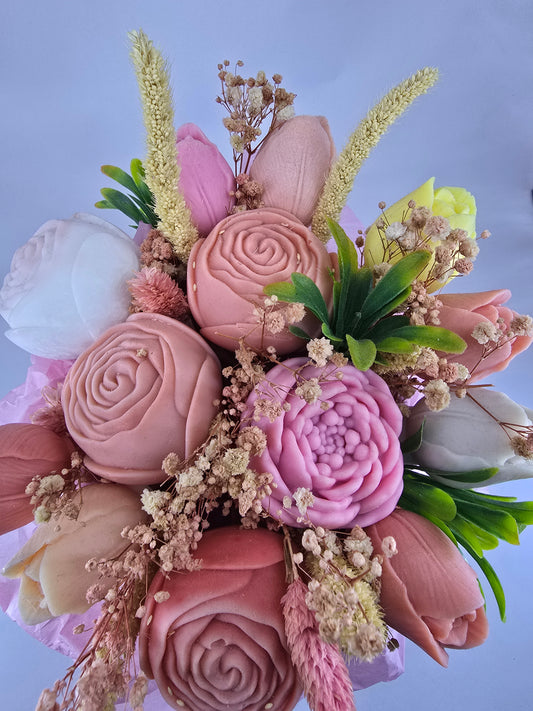 Buchet Handmade din Ceară – „Buchetul care Nu Se Oferă în Graba