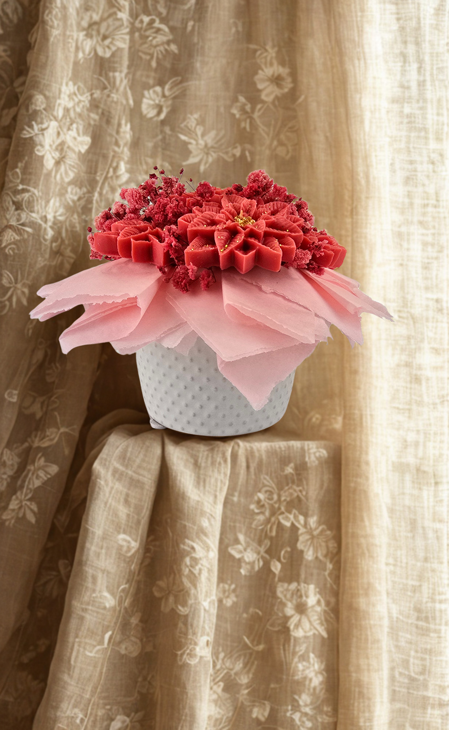 Aranjament Floral de Crăciun – Eleganță și Căldură