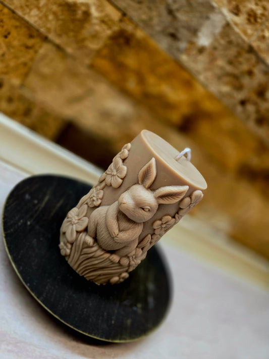 Lumânare decorativă handmade – Iepuraș din Ceară Naturală