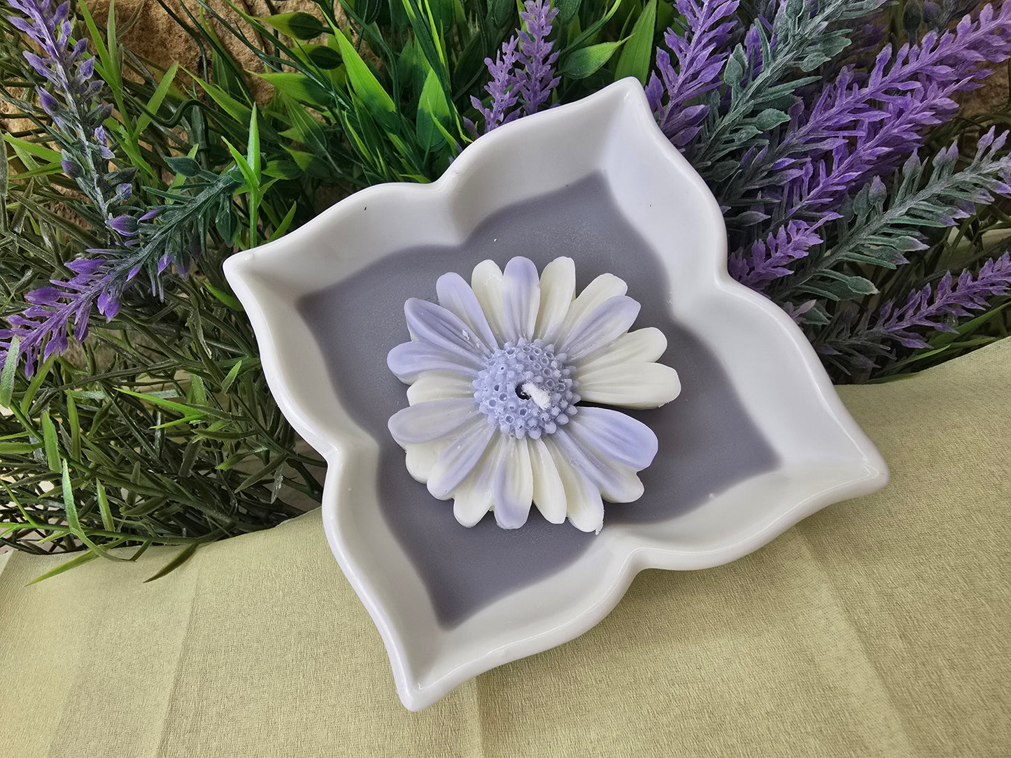 Blooming Elegance – Ceramic Wax Candle with Soy Wax Flower