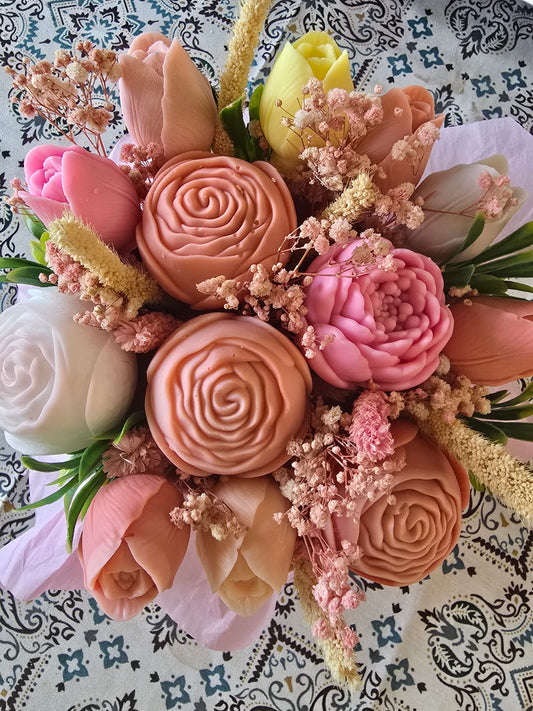 Buchet Handmade din Ceară – „Buchetul care Nu Se Oferă în Graba