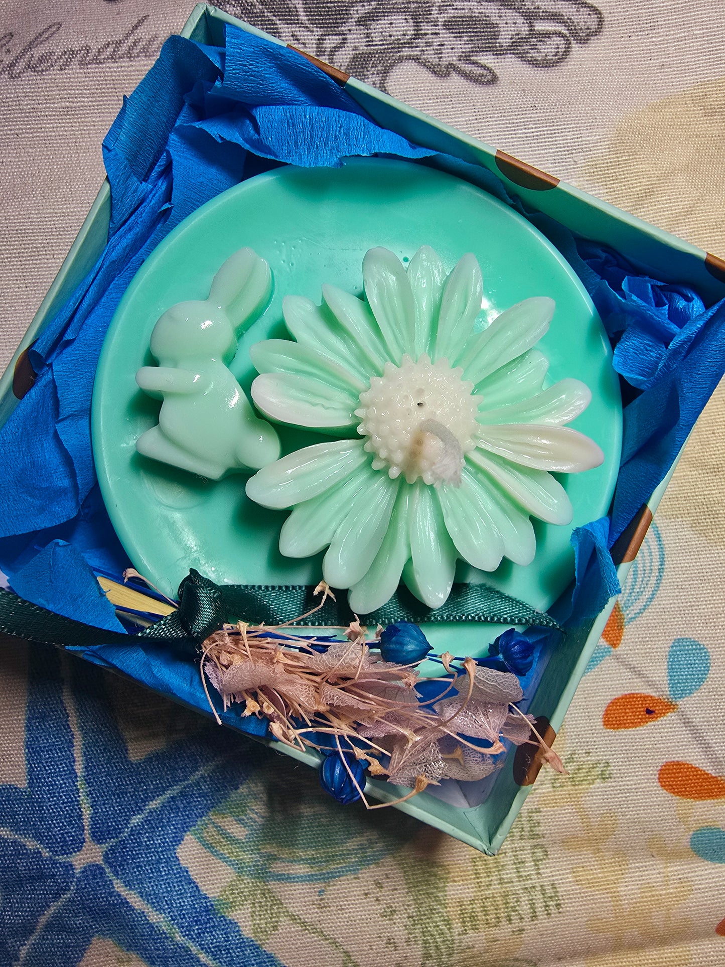 Lumânare handmade „Petale de Ceară” – Rafinament natural și delicat