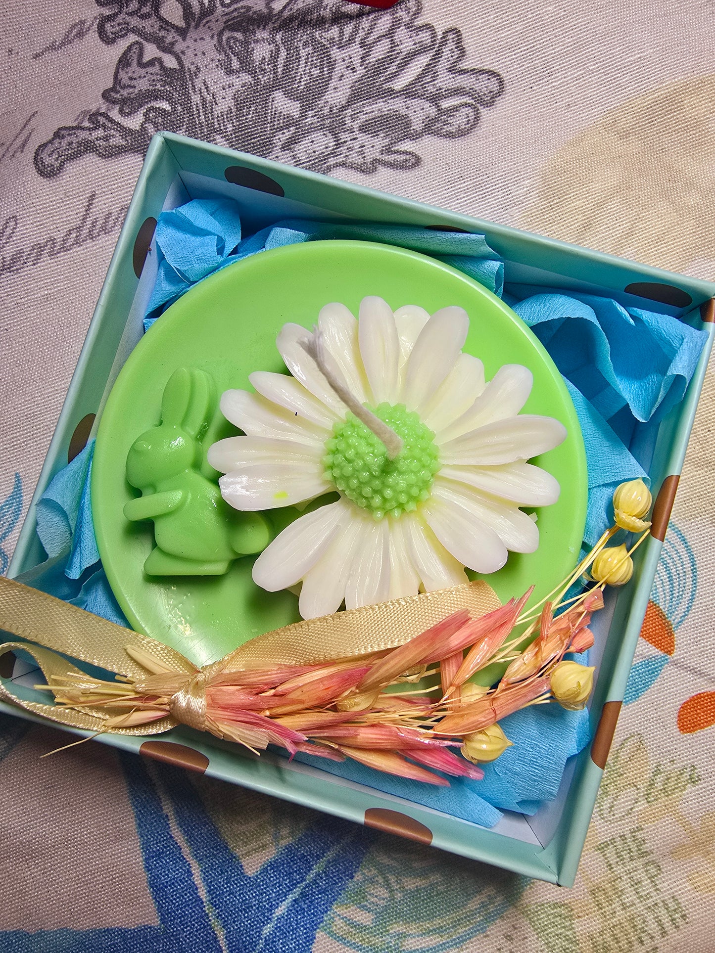 Lumânare handmade „Petale de Ceară” – Rafinament natural și delicat