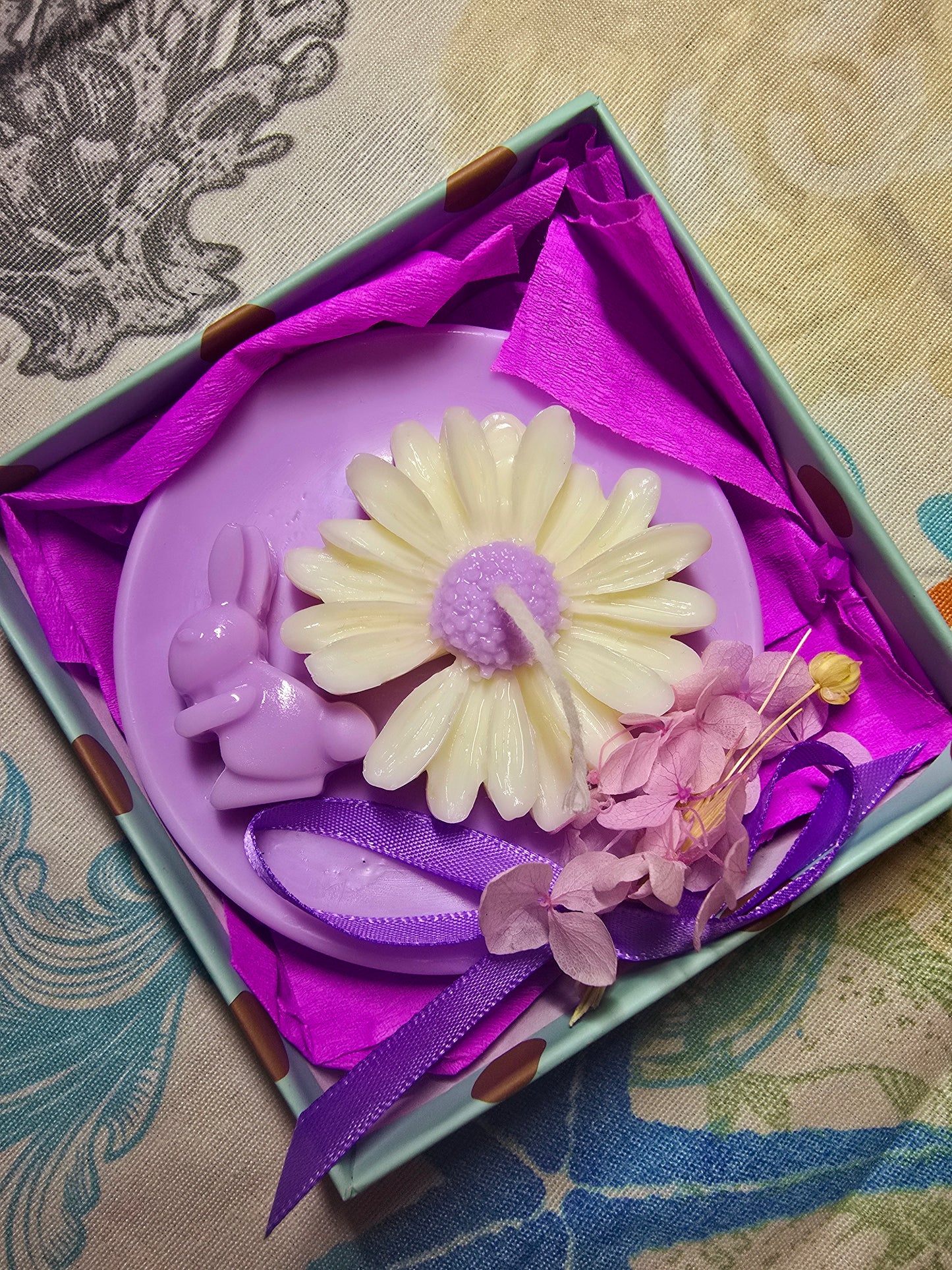Lumânare handmade „Petale de Ceară” – Rafinament natural și delicat