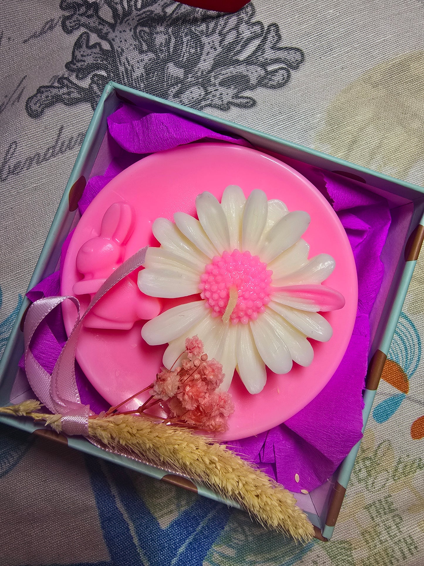 Lumânare handmade „Petale de Ceară” – Rafinament natural și delicat