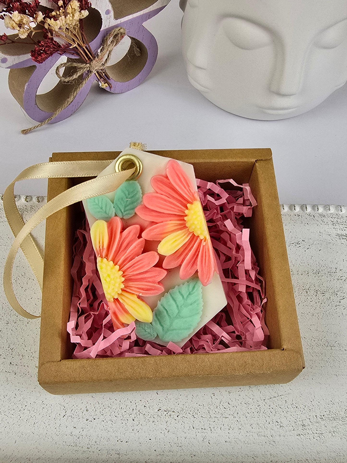 Odorizante din ceară handmade cu flori decorative – „Florărie de Dulap”