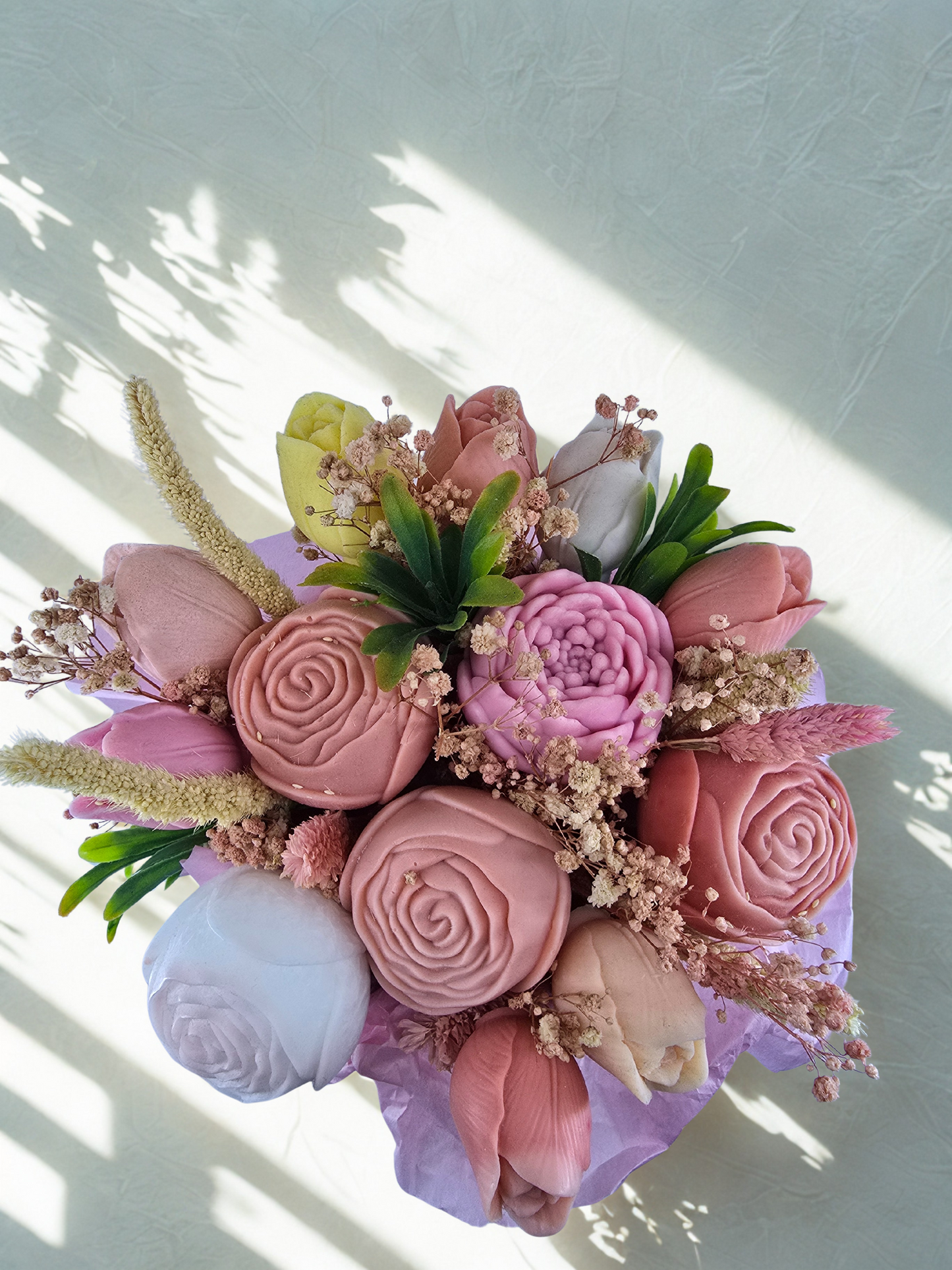 Buchet Handmade din Ceară – „Buchetul care Nu Se Oferă în Graba