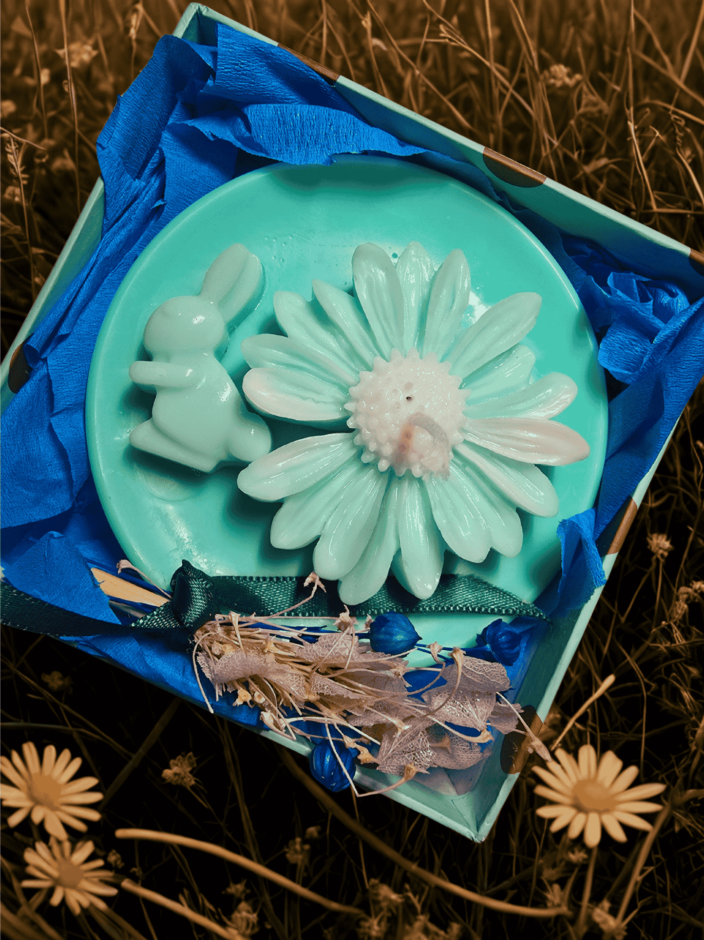 Lumânare handmade „Petale de Ceară” – Rafinament natural și delicat