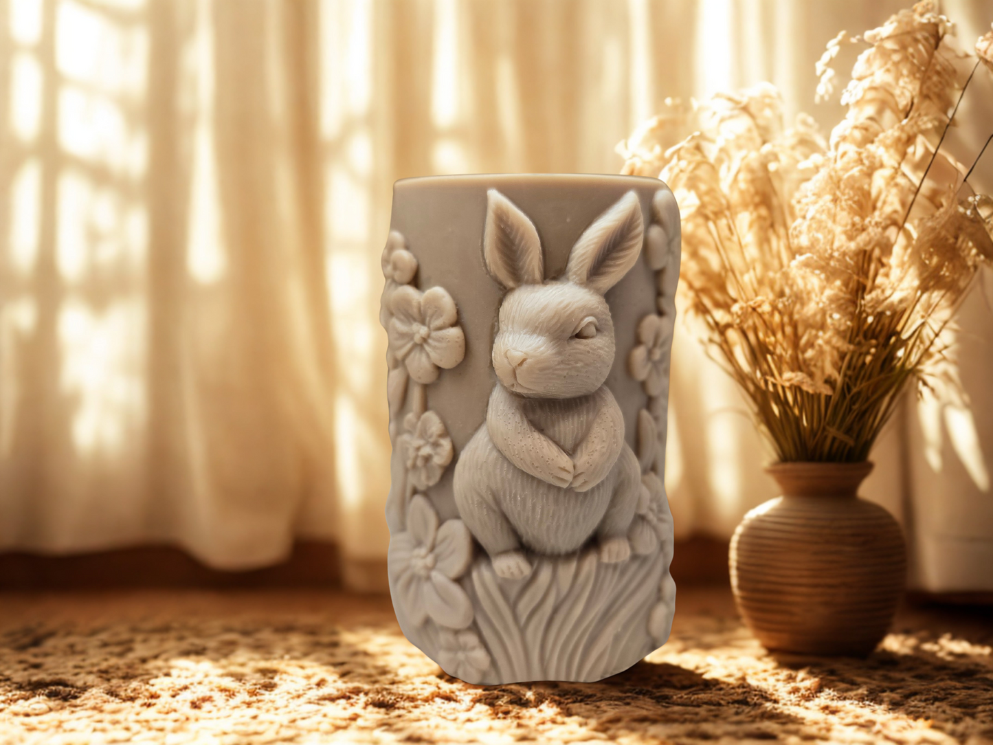 Lumânare decorativă handmade – Iepuraș din Ceară Naturală