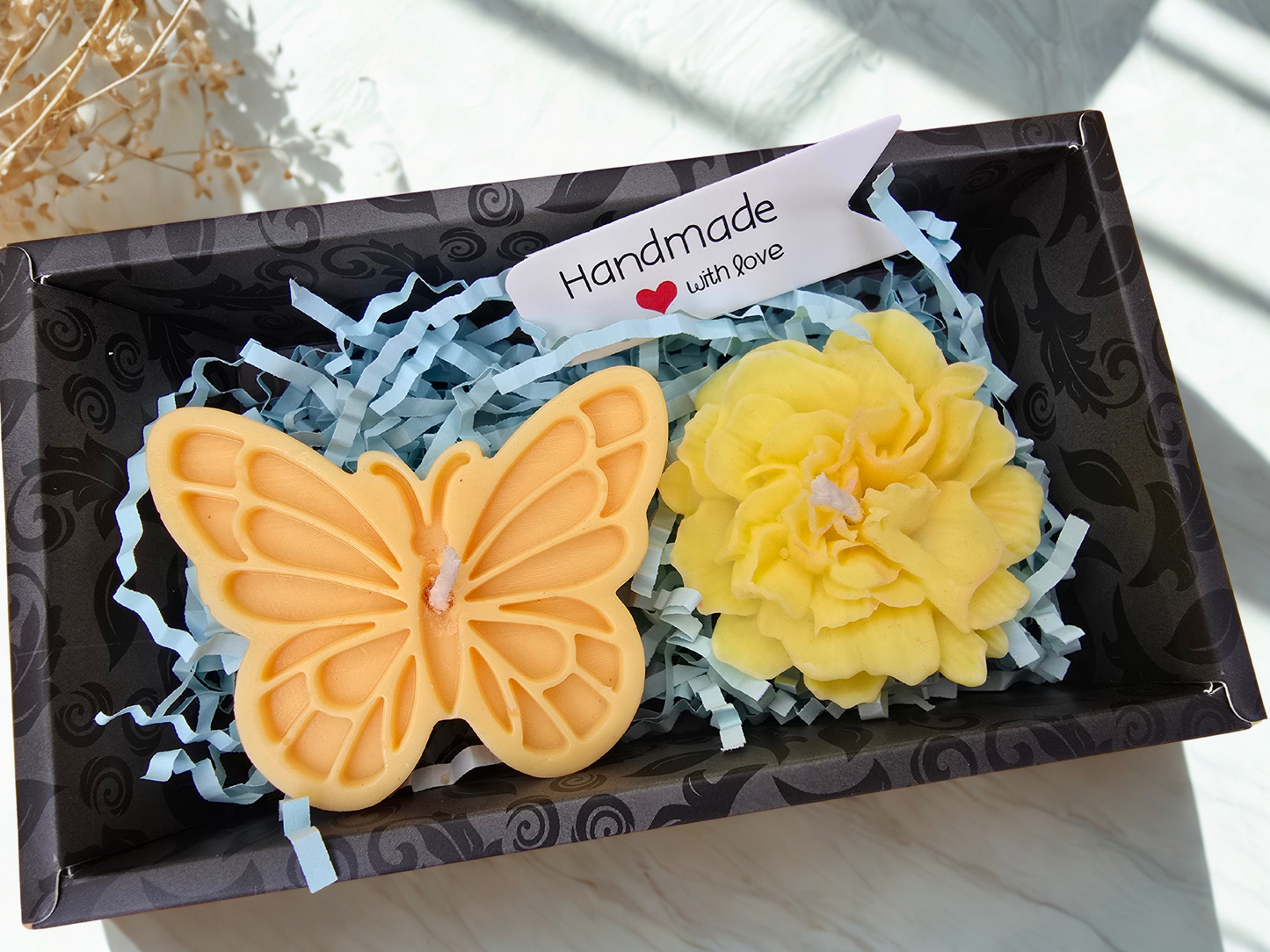 Set Cadou Lumânări Personalizate Handmade – „Fluture și Floare”