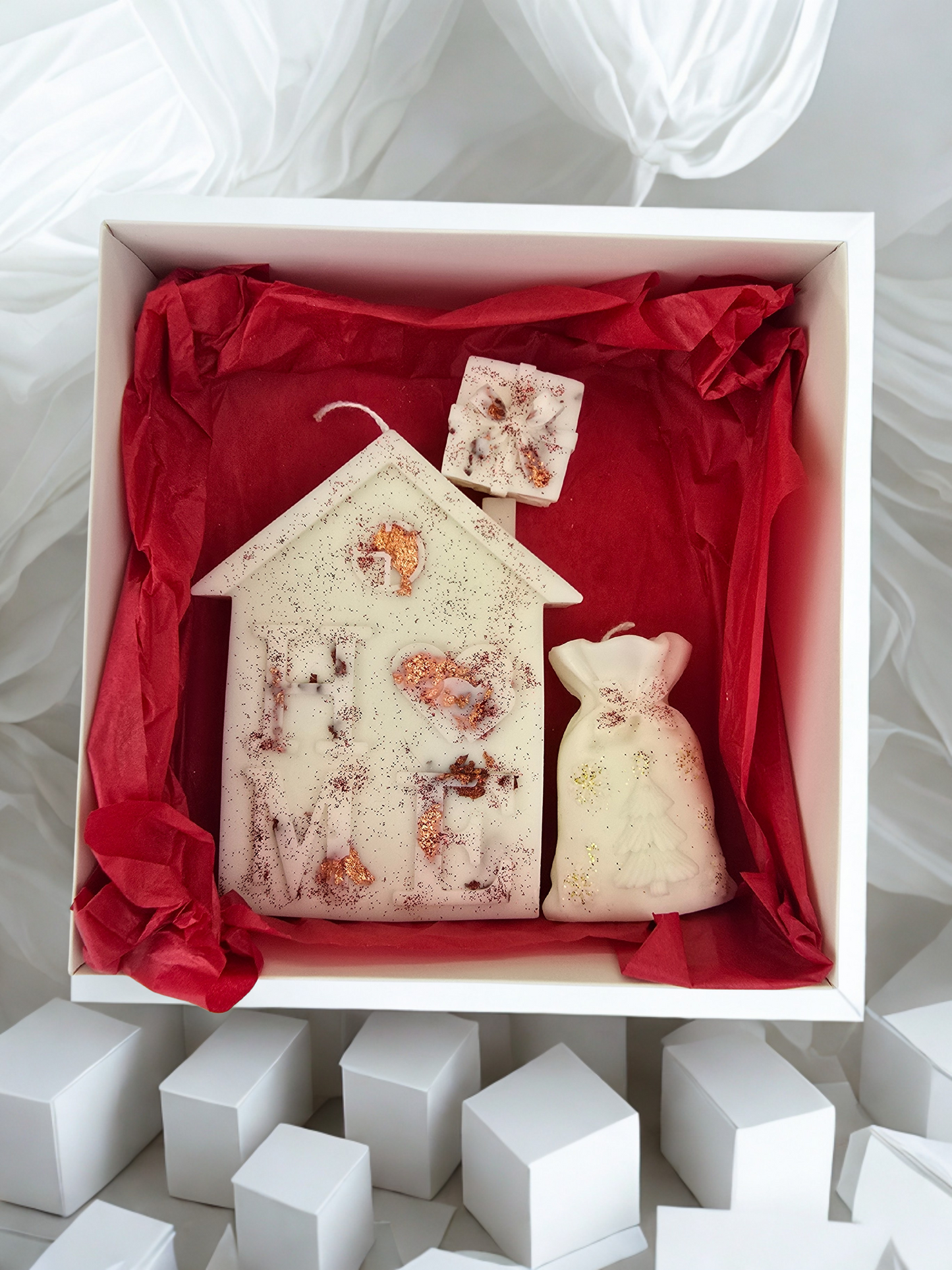 Pachet de Sărbători „Magia Crăciunului” – Casuță, Săculeț și Cadou